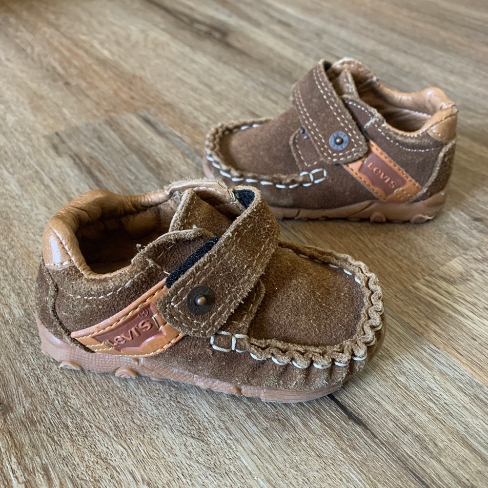 Levi's suede leather moccasin crib shoes in brown - size 12 months